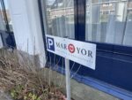 Parkeerbord op paal met rvs-look bord